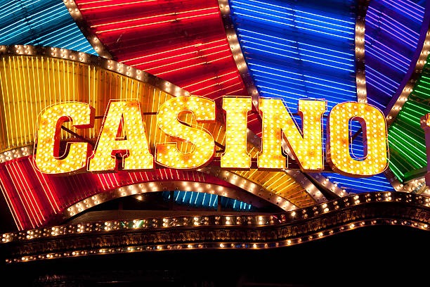 Live blackjack dealer broadcast on mobile phone with card table visible